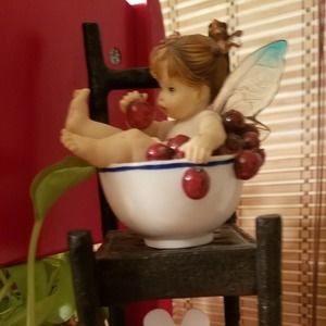 Meet your Posher, Mona